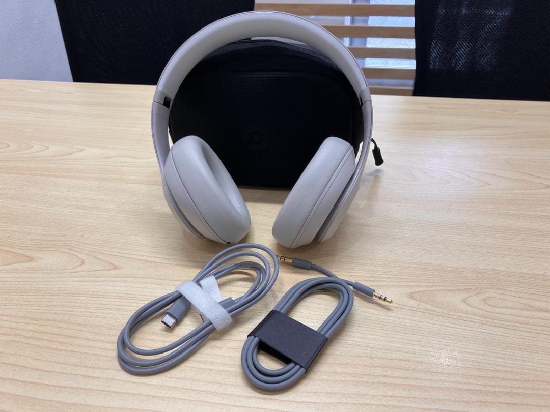 値下げ！！超美品！！Beats studio pro　サンドストーン