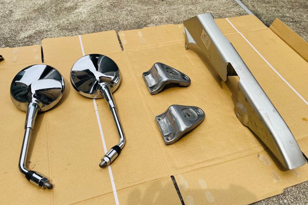 ゼファー1100用純正バックミラー他小物