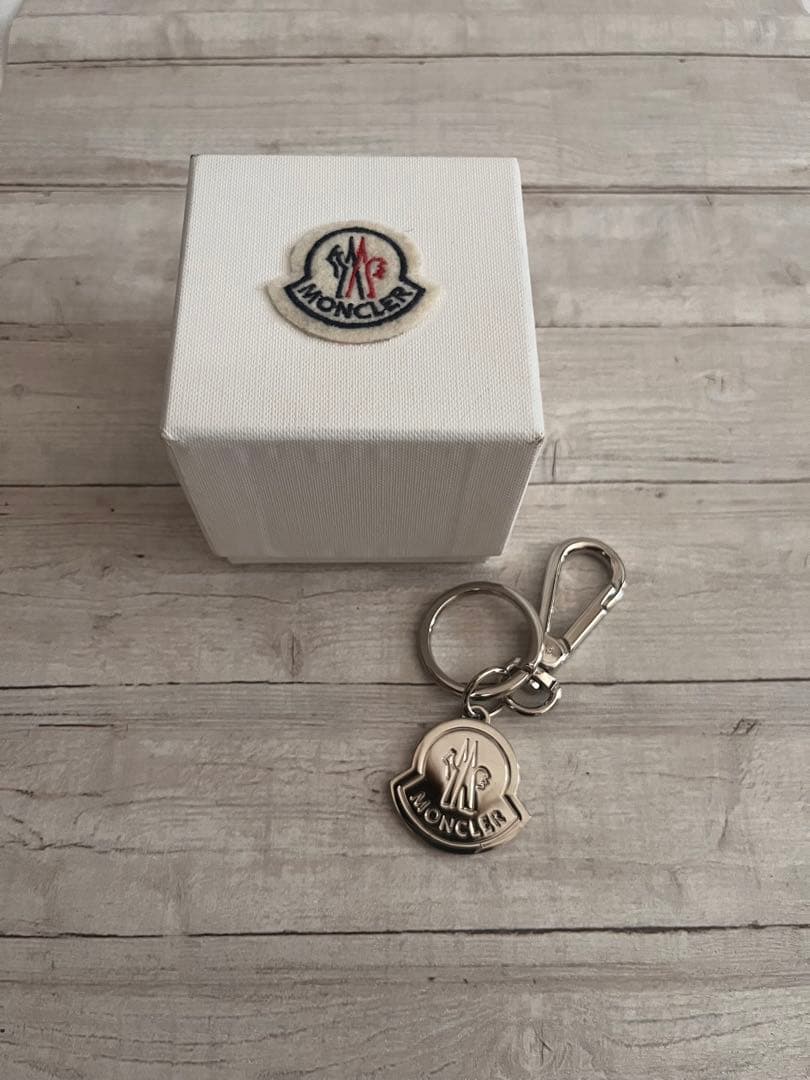 箱付★美品 MONCLERモンクレール ブランドロゴ シルバーキーホルダー