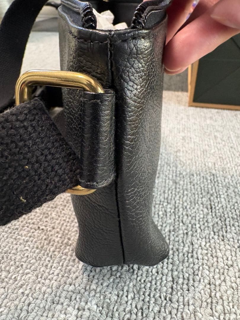 IL BISONTE クロスボディバッグ ブラック