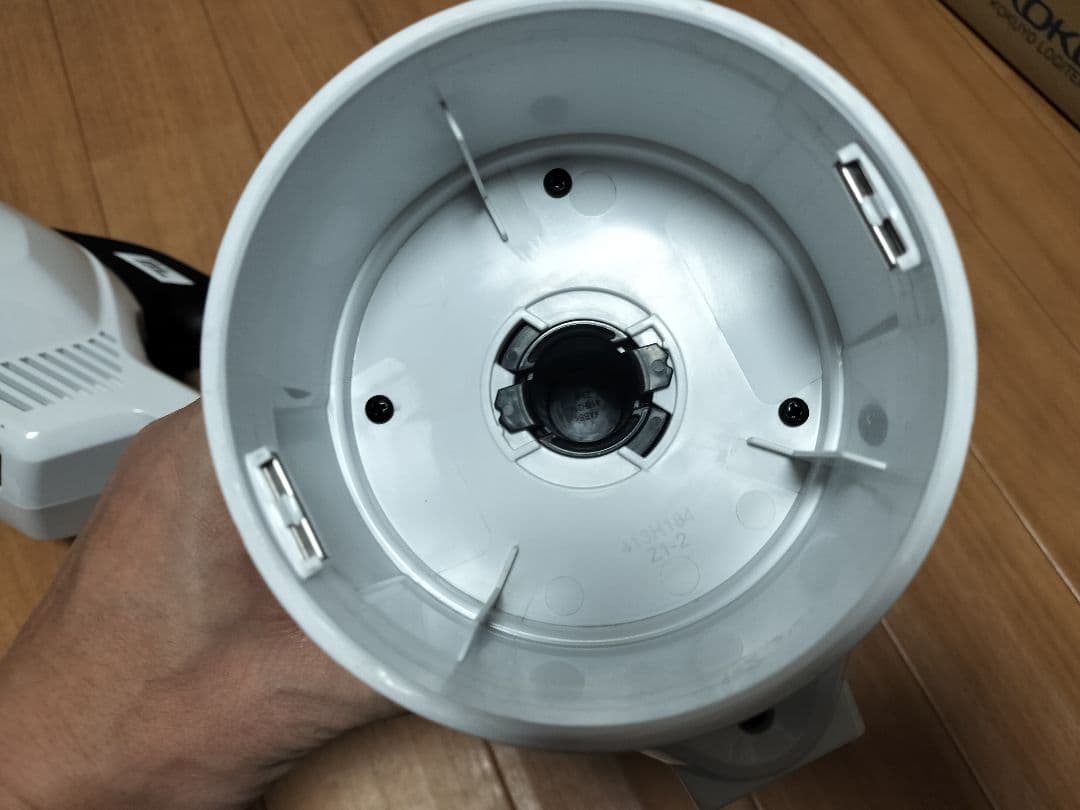 マキタ　充電式クリーナー18V 白　CL286FD　18V