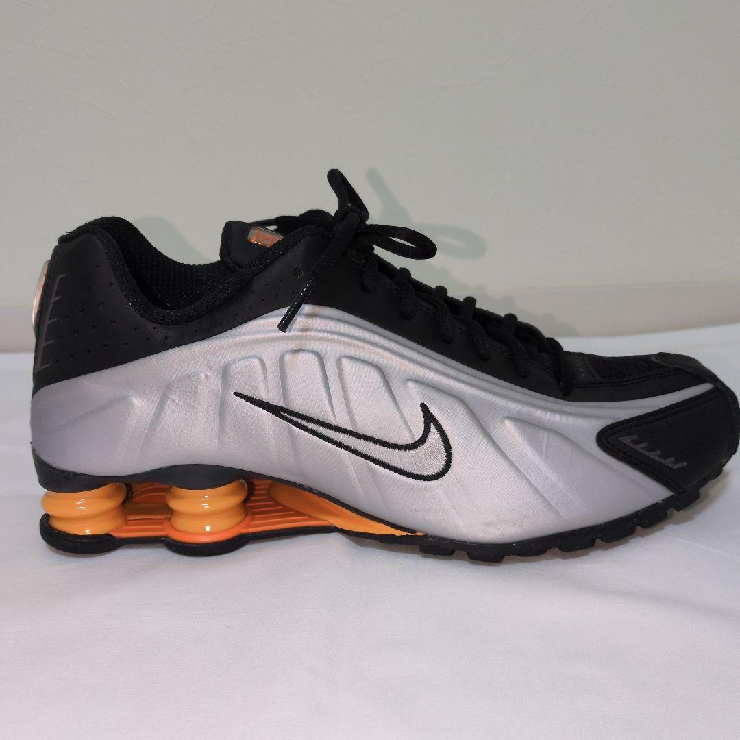 【しょーろんぽー】Nike shox r4 シルバー/ブラック 27cm