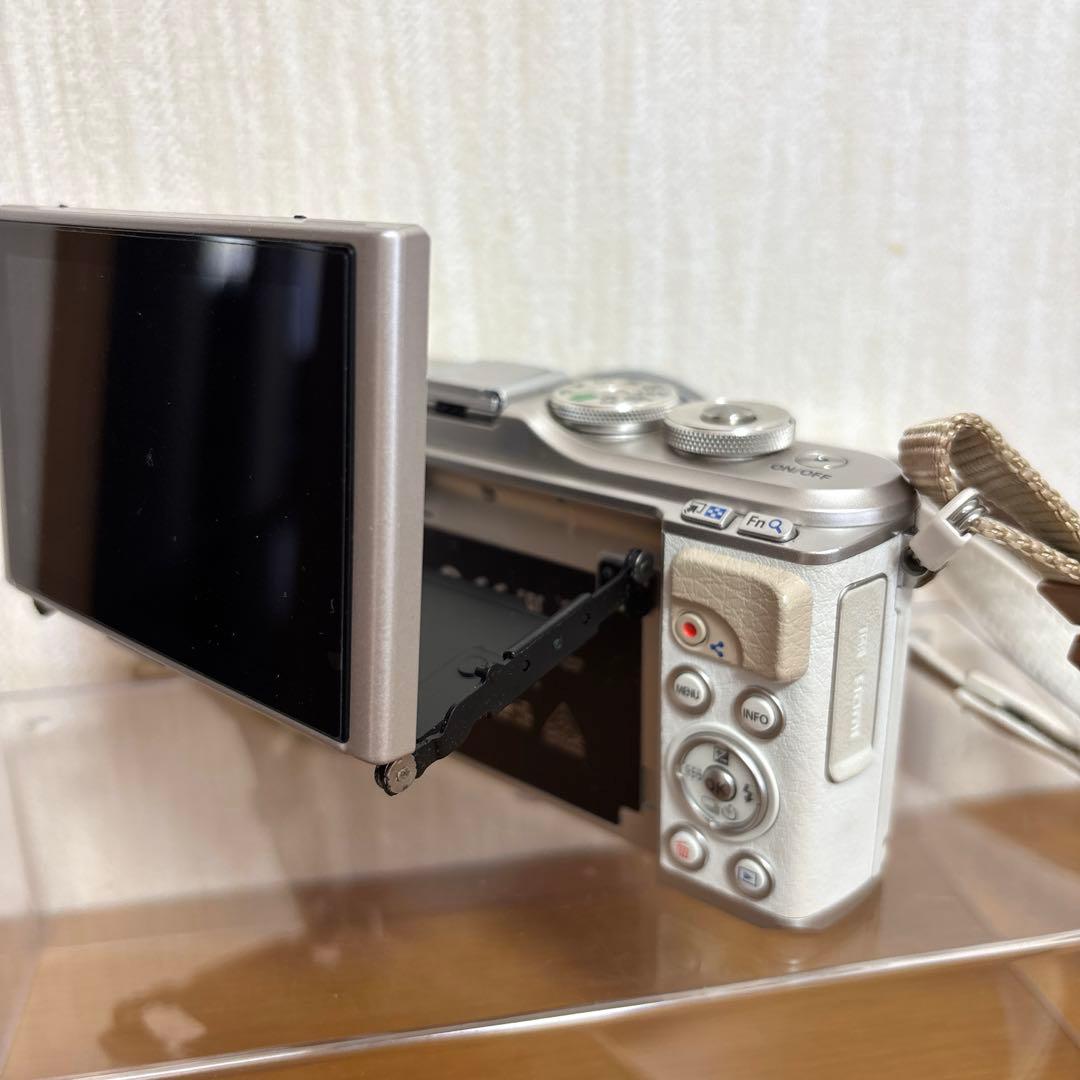 OLYMPUS オリンパス PEN E-PL9 ミラーレス一眼カメラ　ケース付