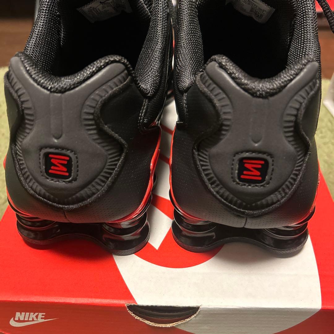 シューズ NIKESHOXTLBLACK/UNIVERSITYRED