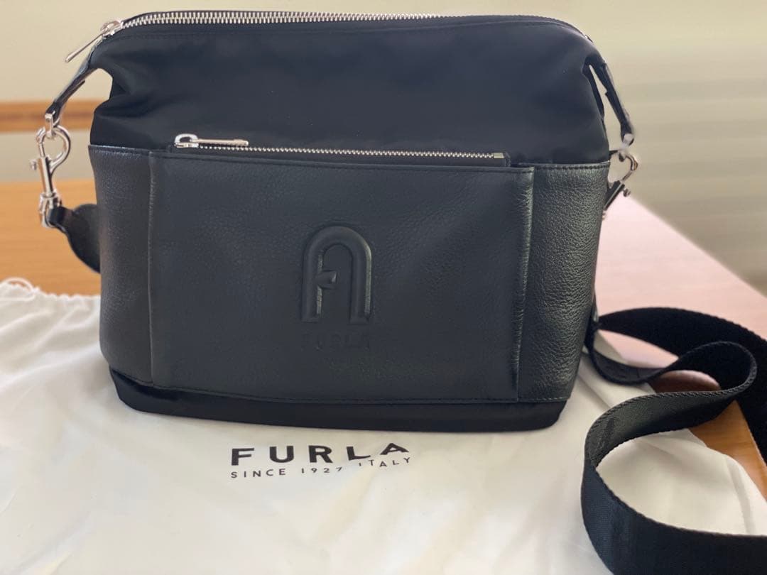 【美品】★FURLA★クロスボディバッグブラック