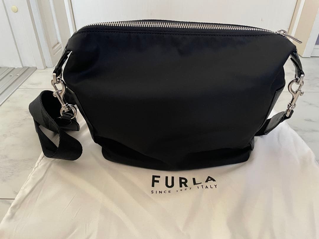 【美品】★FURLA★クロスボディバッグブラック