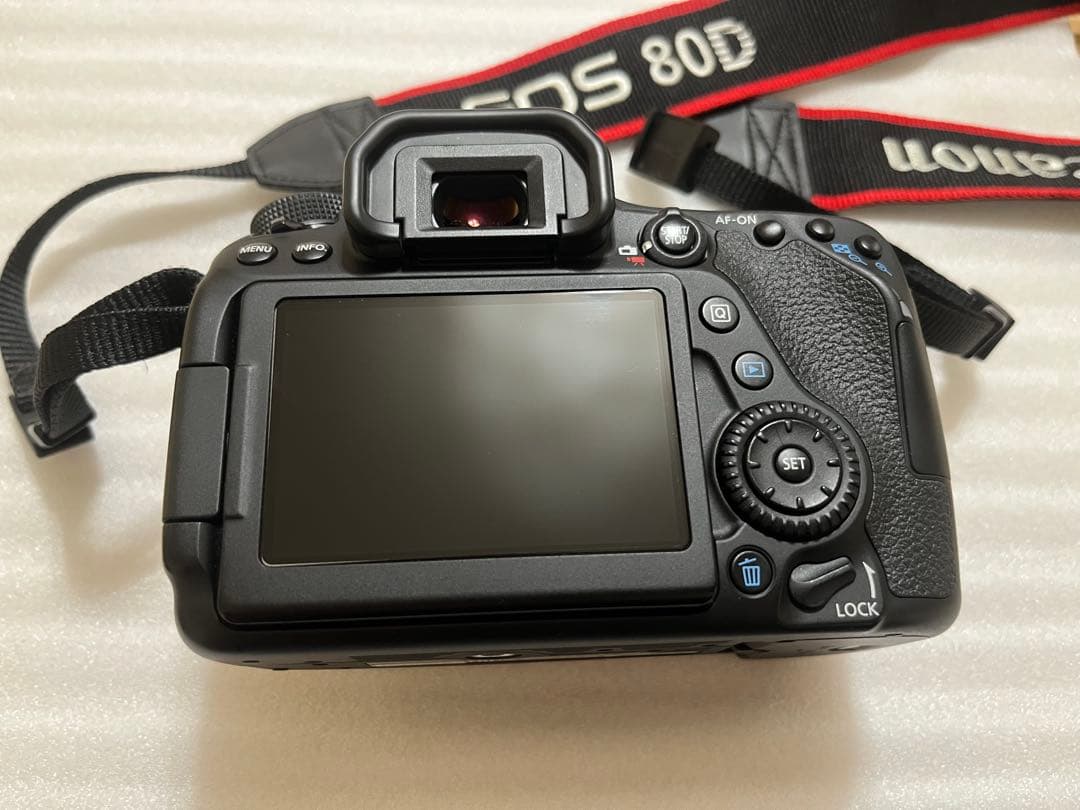 Canon EOS 80D デジタル一眼レフカメラ レンズキット