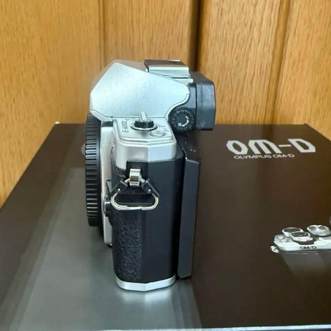 デジタルカメラ OLYMPUS OM-D E-M10 Mark II
