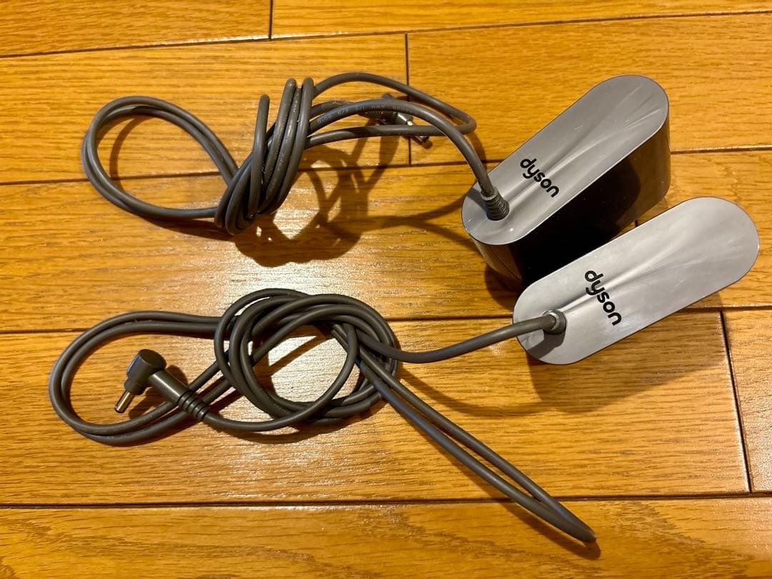 美品２台ダイソンSV12V10fluffyDyson掃除機コードレスクリーナー