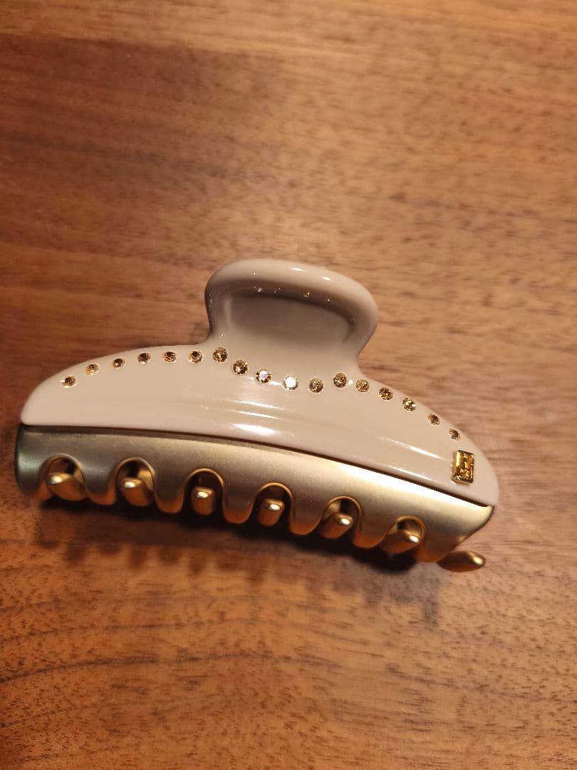 アレクサンドルドゥパリヘアクリップ ベージュ Mサイズ