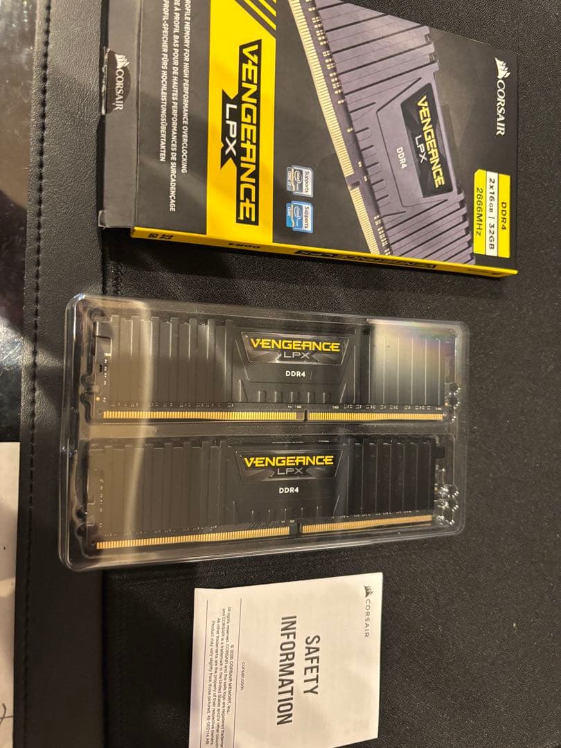 メモリー DDR4 32GB 2666MHz Corsair Vengeance LPX