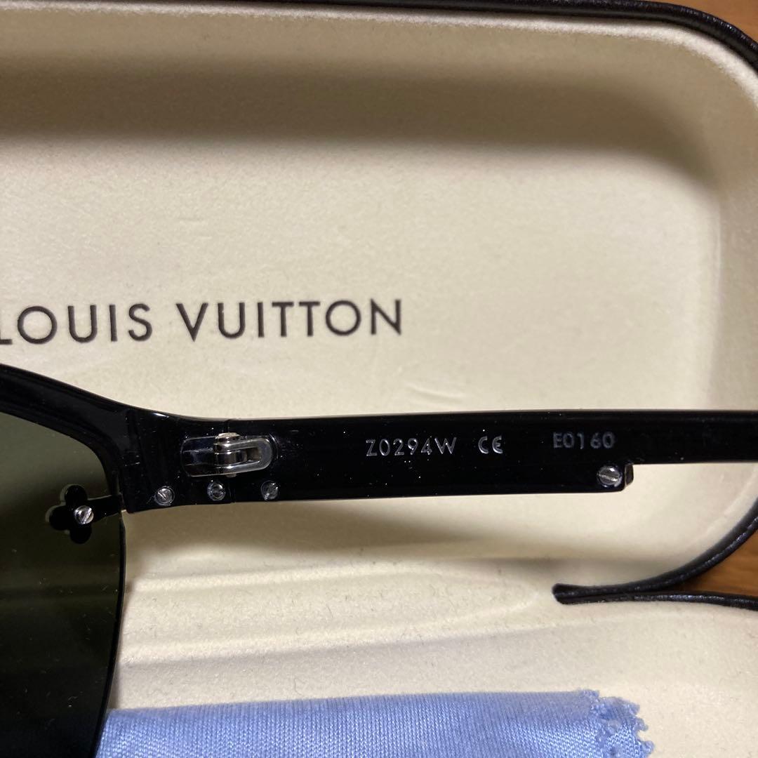 LOUIS VUITTON ブラックサングラス ケース付き