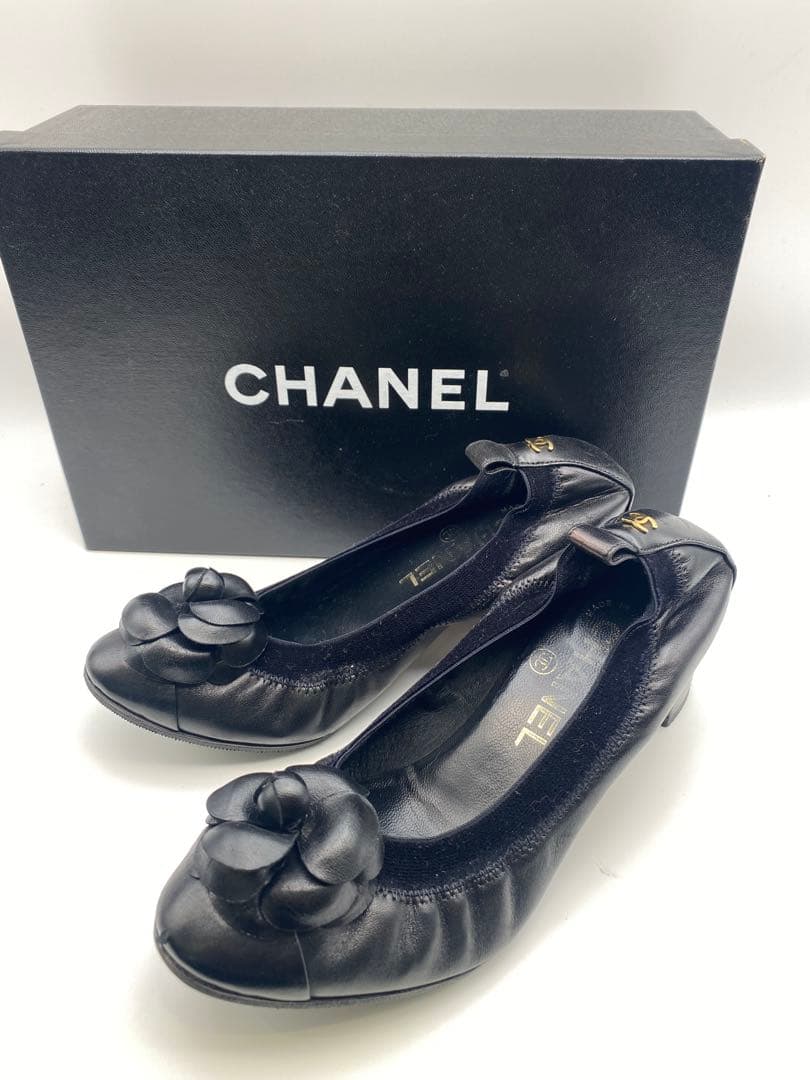 CHANEL ブラック フラワーモチーフ フラットシューズ