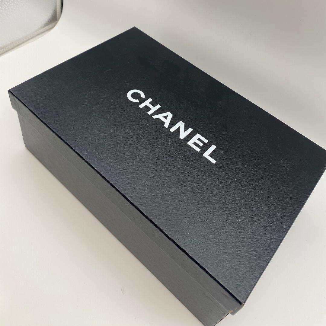 CHANEL ブラック フラワーモチーフ フラットシューズ