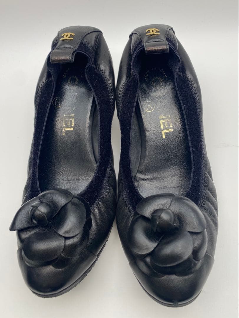 CHANEL ブラック フラワーモチーフ フラットシューズ