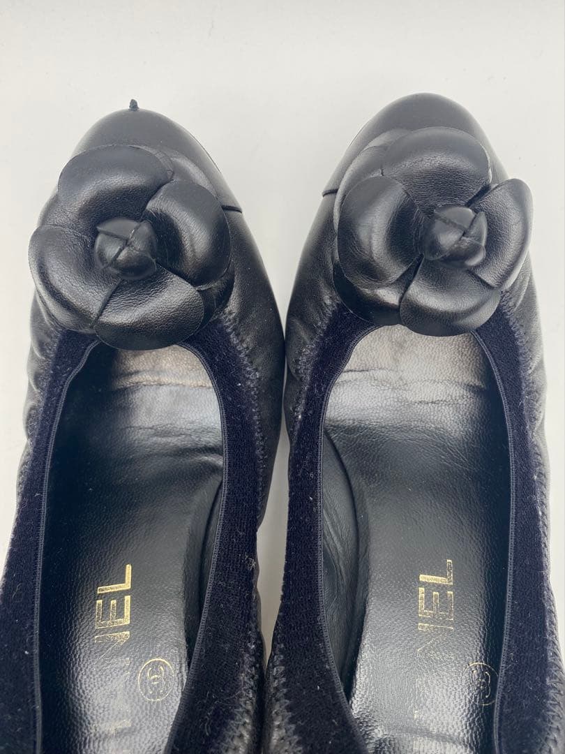 CHANEL ブラック フラワーモチーフ フラットシューズ