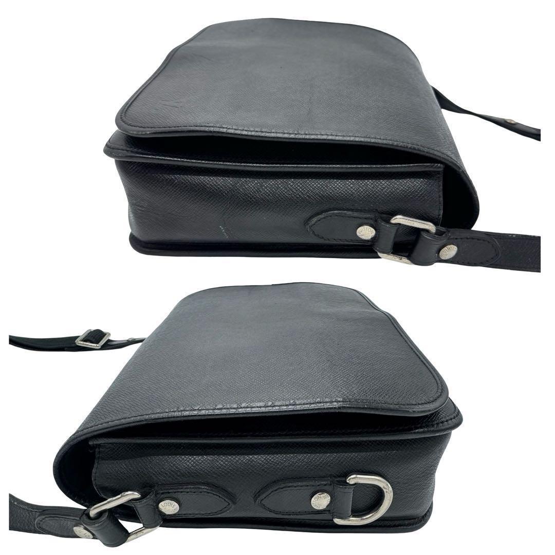 LOUIS VUITTON ルイヴィトン タイガ 黒 ショルダーバッグ メンズ