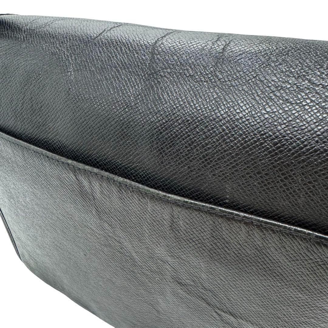 LOUIS VUITTON ルイヴィトン タイガ 黒 ショルダーバッグ メンズ