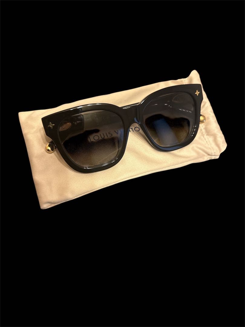 LOUIS VUITTON ブラックサングラス（美品）