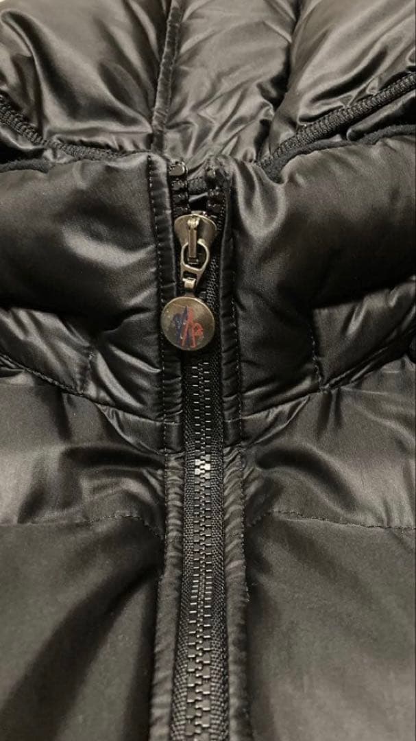 モンクレール フード付きダウンジャケット ブラック