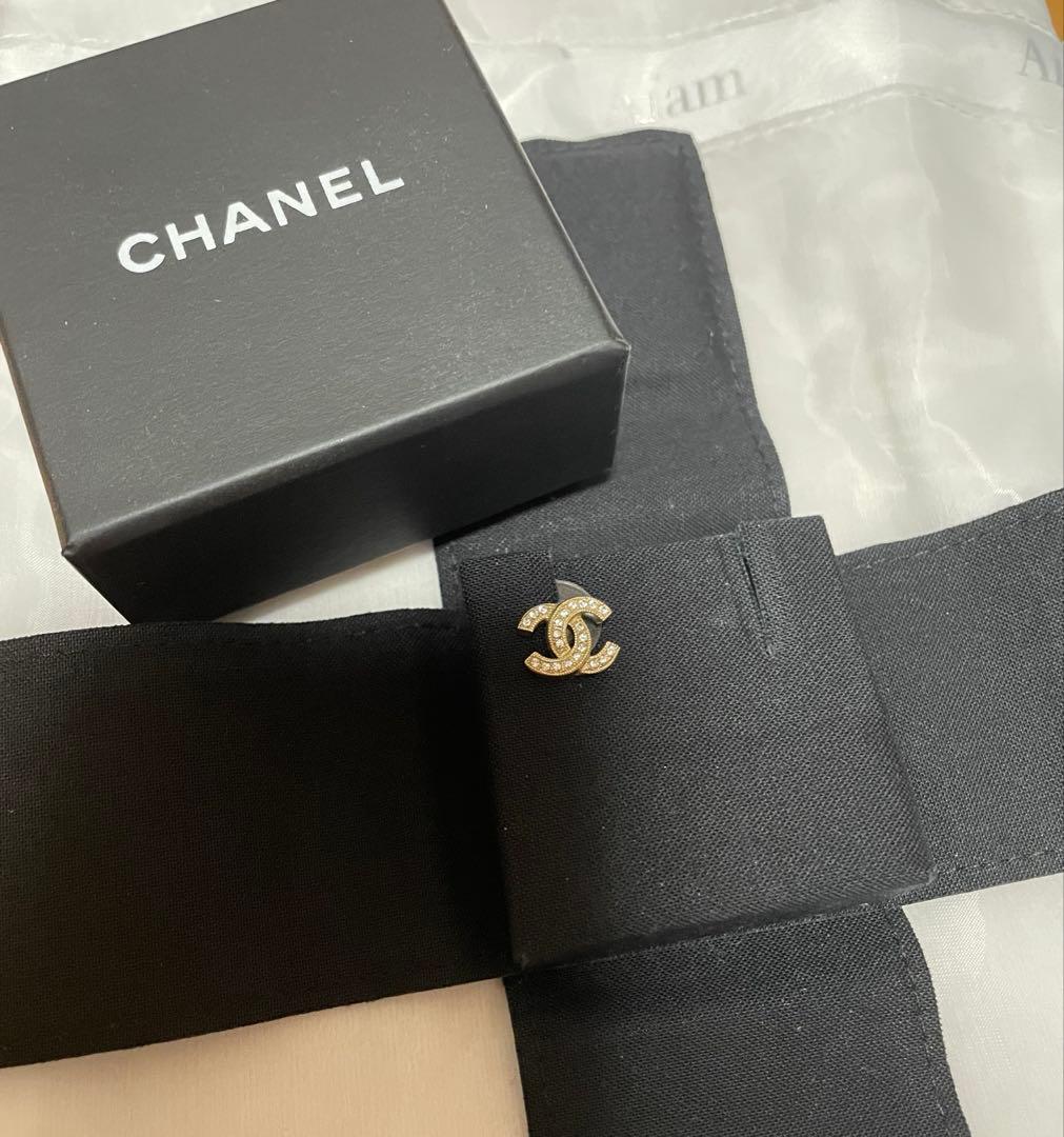 CHANELロゴピアス　片耳