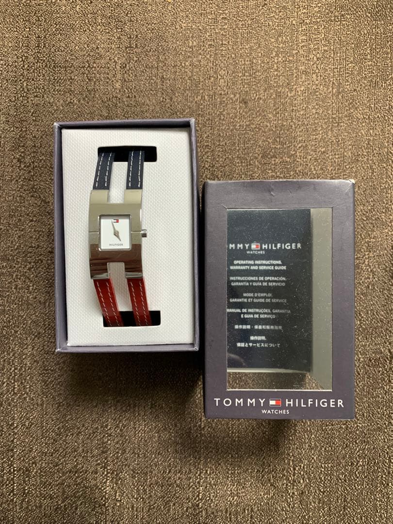 未使用　  腕時計 シルバー/レッド/ネイビー