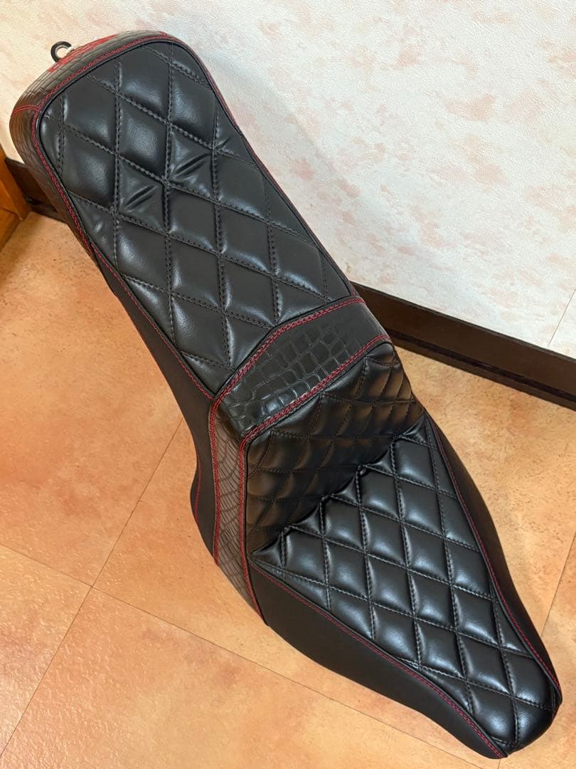 ☆ワンオフシート　ハーレーダビッドソン☆極美品　 ソフテイル200ワイドタイヤ用