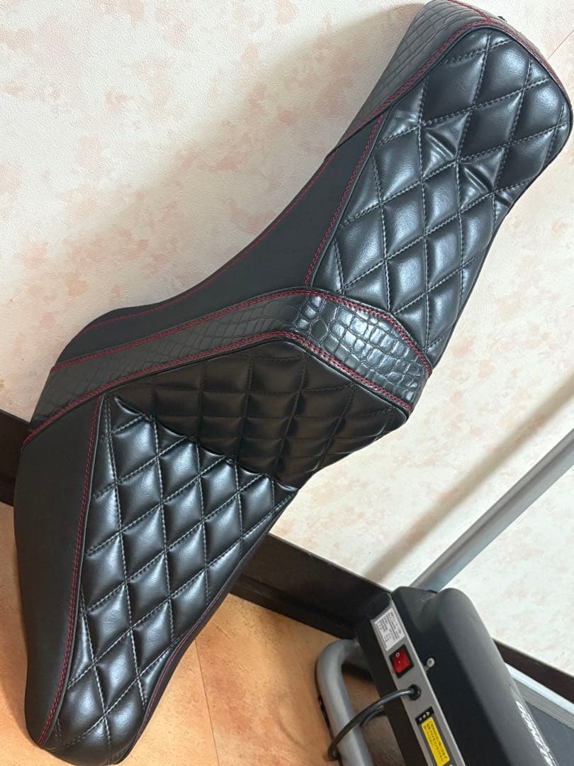 ☆ワンオフシート　ハーレーダビッドソン☆極美品　 ソフテイル200ワイドタイヤ用