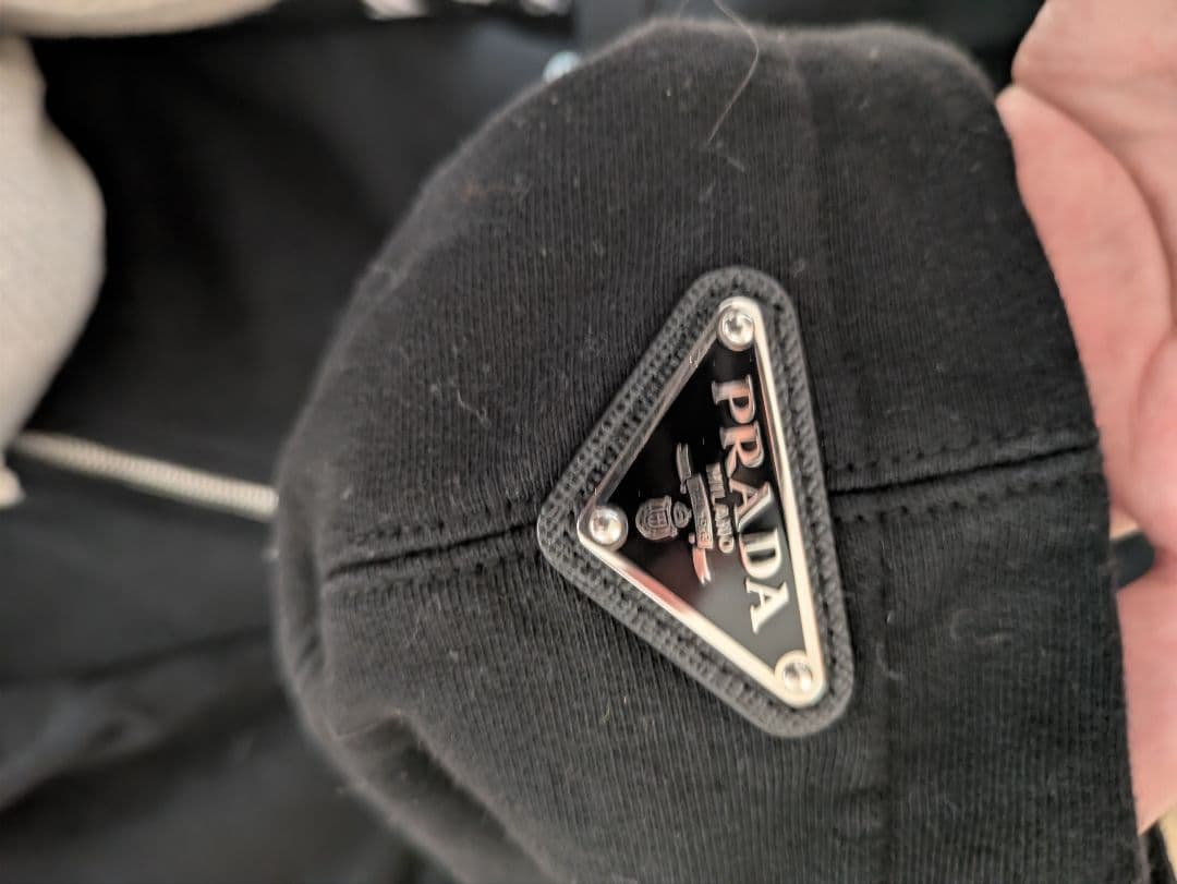 プラダ　フードプレートジップパーカー