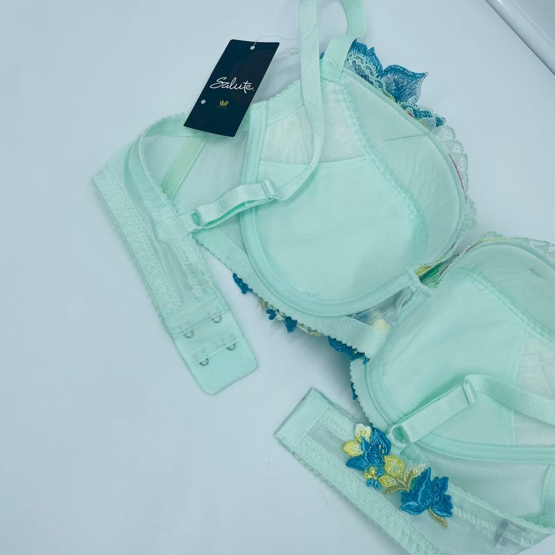 ワコール サルート 32G P-upタイプ 無邪気な少女が淑女へC65M