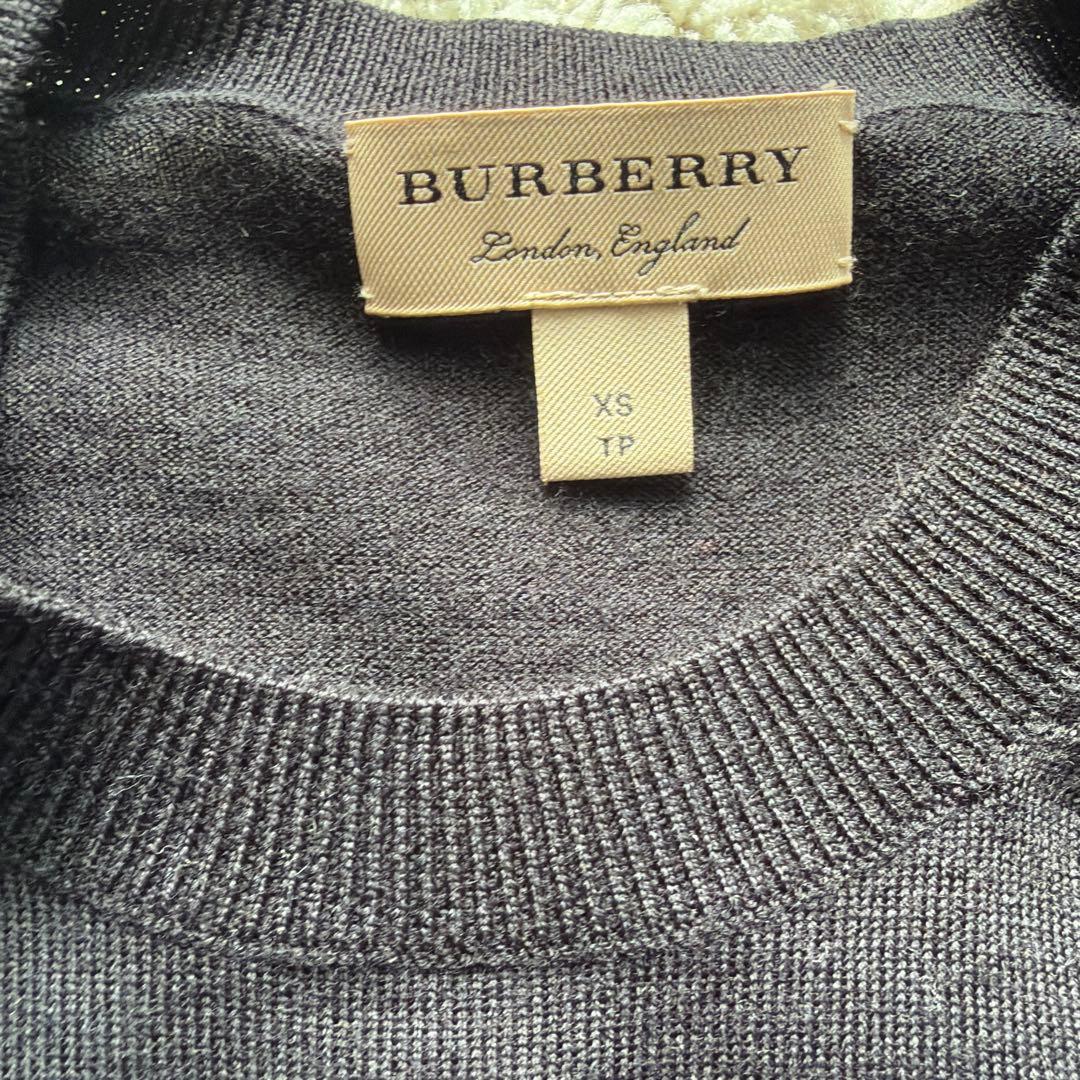 BURBERRY 黒いウールセーター XS