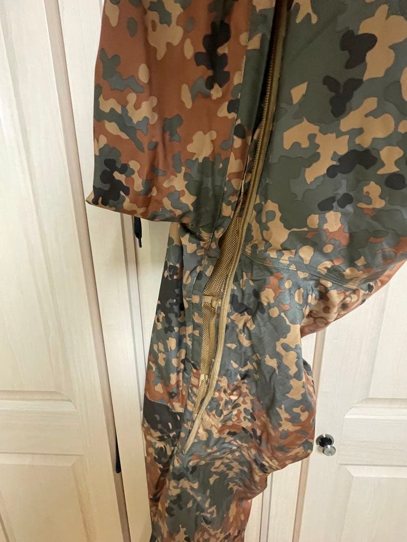 バートン　迷彩カーゴパンツ　Ｍサイズ　未使用