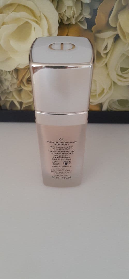 Dior プレステージ ホワイト ル プロテクターUVルミエール BB 01