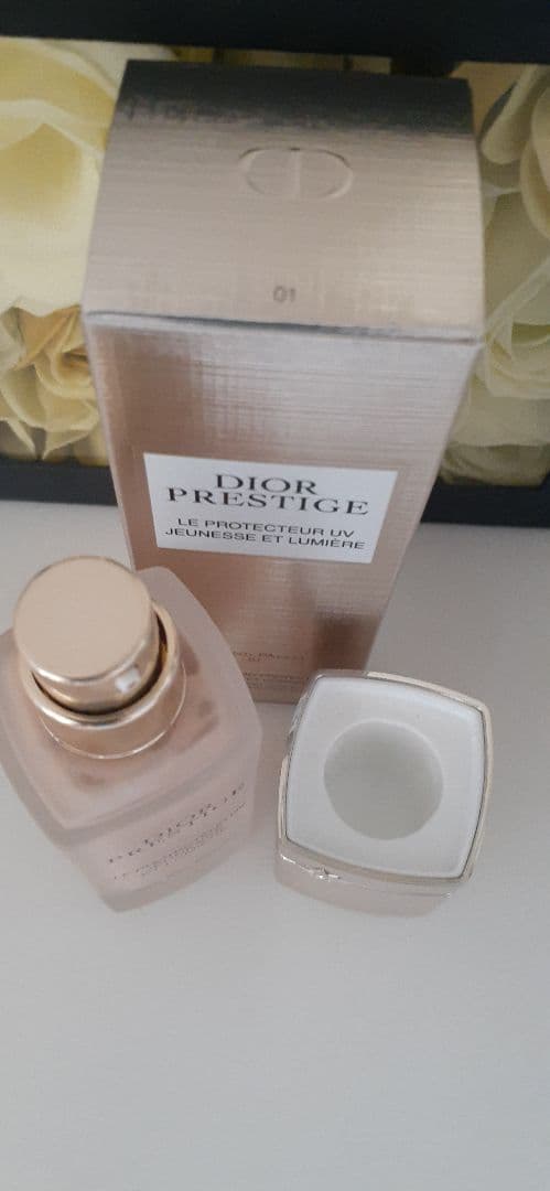 Dior プレステージ ホワイト ル プロテクターUVルミエール BB 01