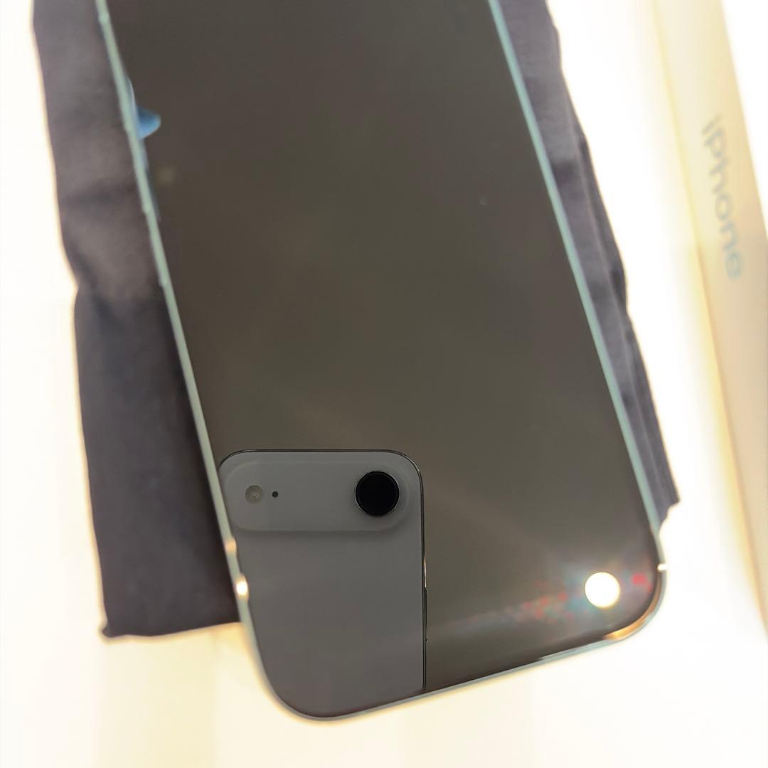 Apple iPhone 16 128GB 緑（ティール）バッテリー100%