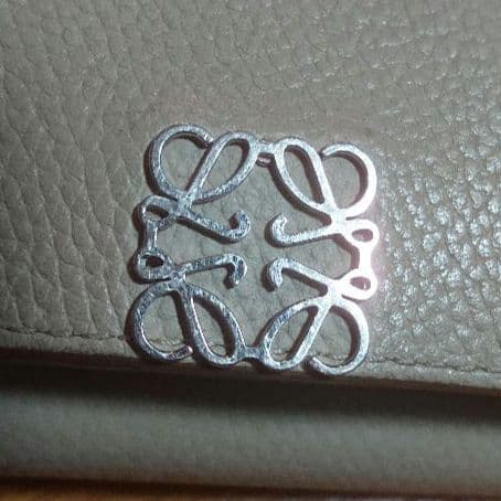 LOEWE ロエベ 三つ折り財布 【ボタン緩みあり】