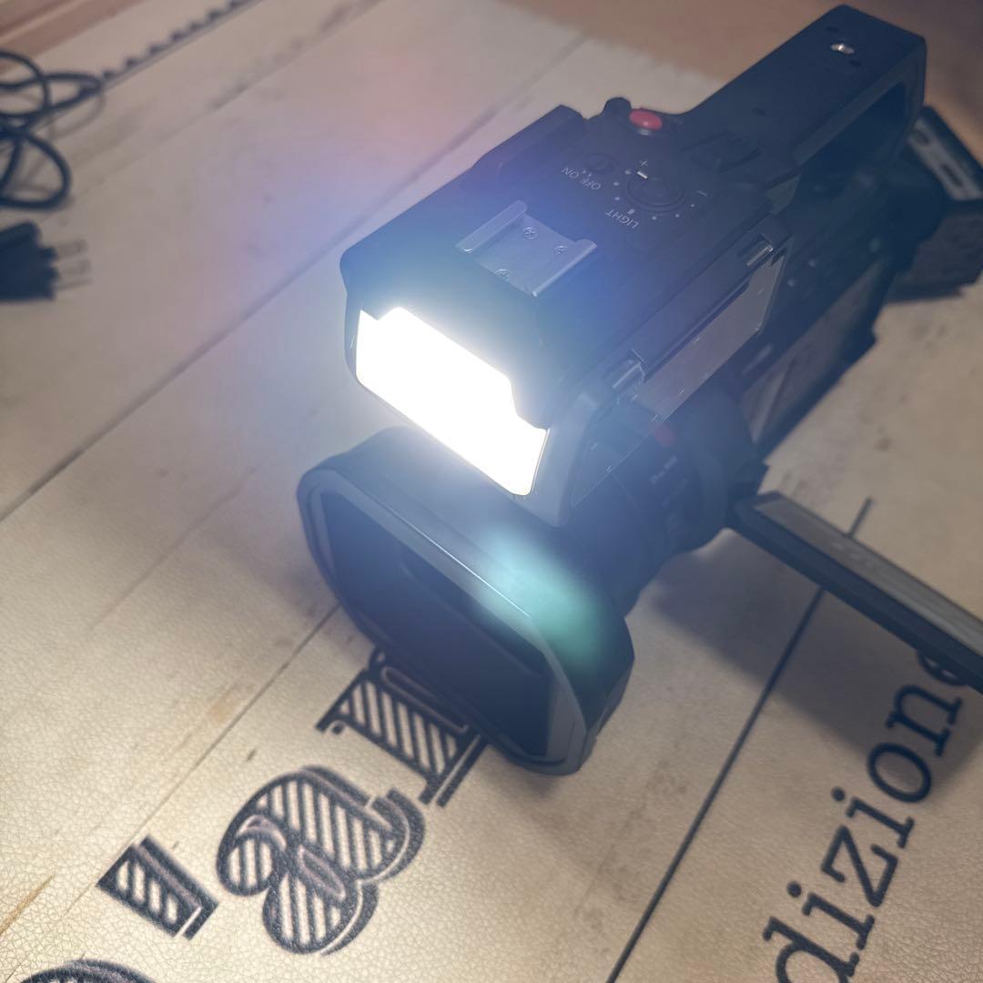 【美品】Panasonic HC-X1500 ハンドルセット　ビデオカメラ