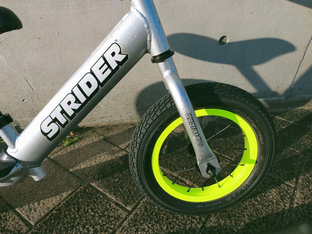 ストライダープロ　シルバー　カスタム　ランバイク　ゴムタイヤ付