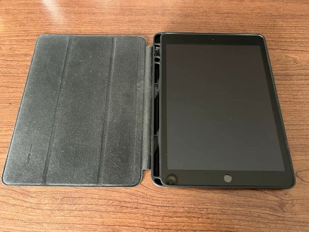 iPad第7世代 32GB Wi-Fiモデル スペースグレイ ※esrカバー付き