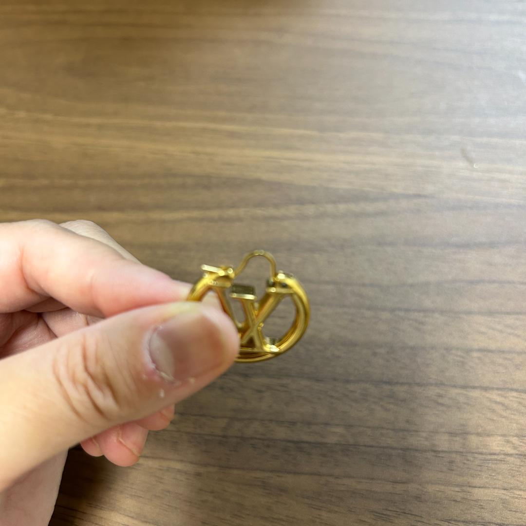 ルイヴィトンゴールド ロゴデザイン ピアス(片耳用)
