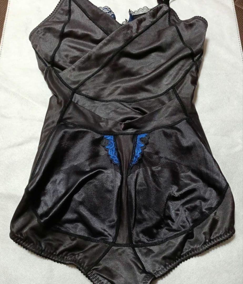 美品　MARUKO　カーヴィシャス　ボディスーツ　D75L　補正下着　マルコ