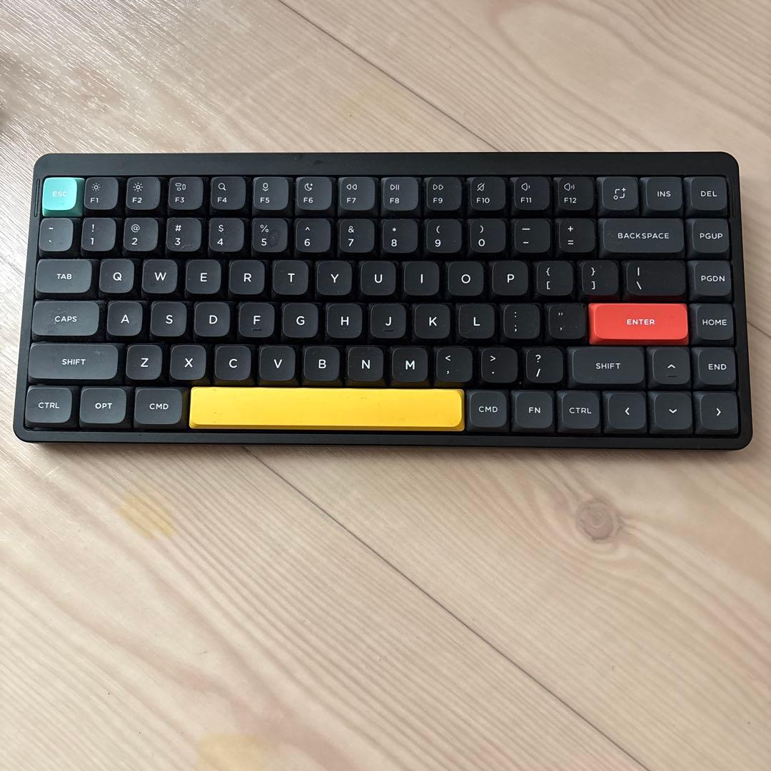 NuPhy Air75 ブラック キーボード 本体　キーボードケース付き