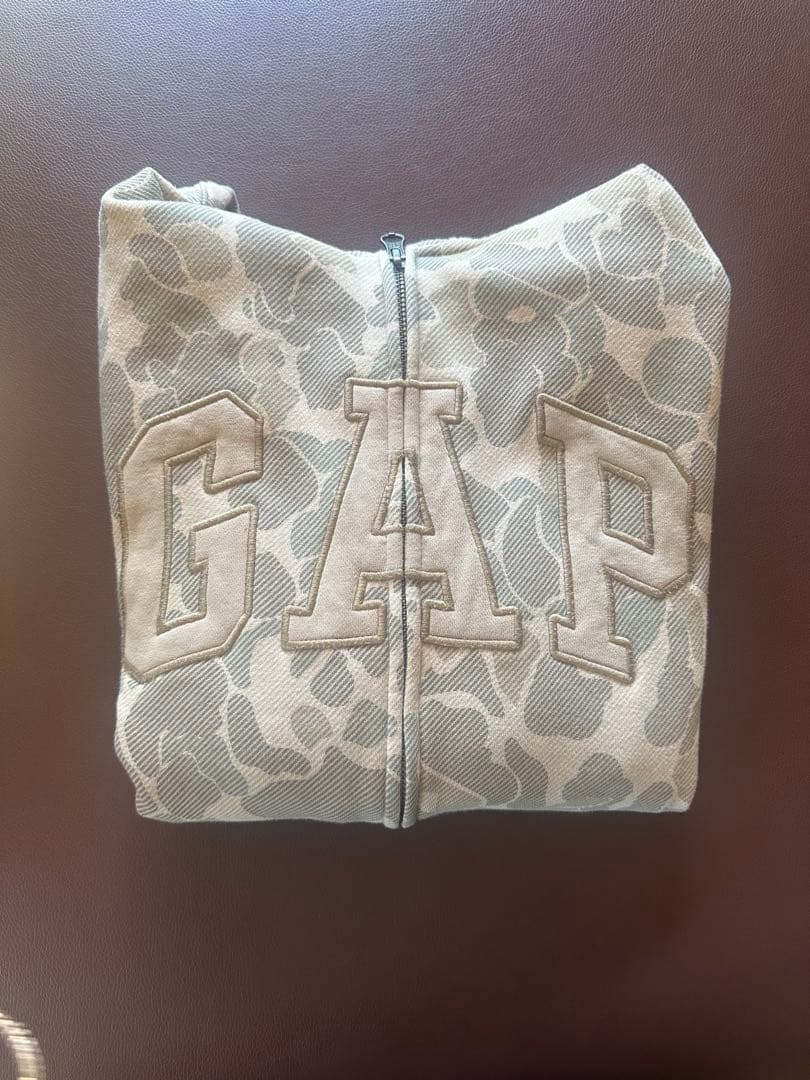 GAP 迷彩柄 ジップアップパーカー