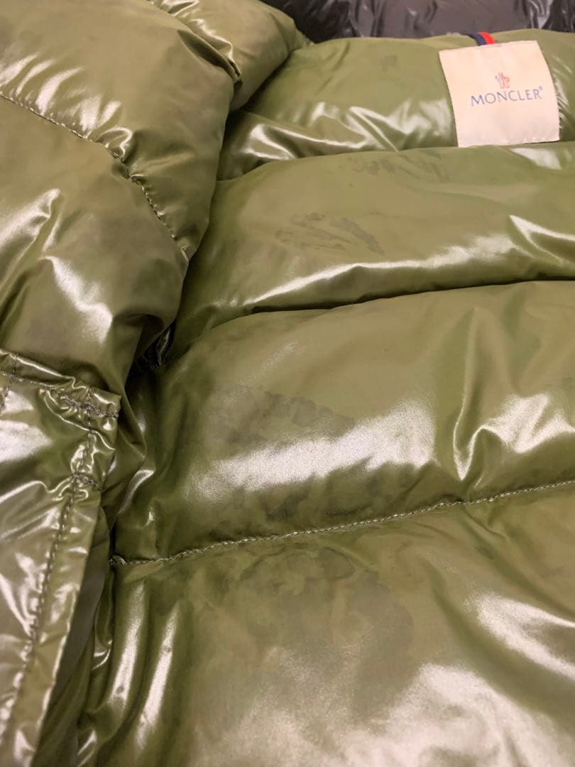 モンクレール、エベレスト(シャイニーブラック)、サイズ0。