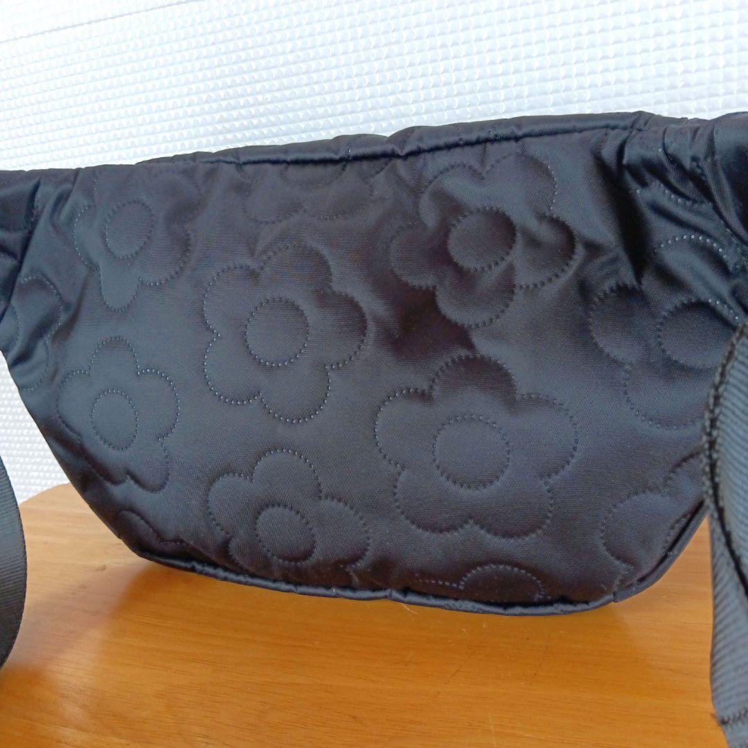 美品◆MARY QUANT ボディバッグ キルティング 花 デイジー ブラック