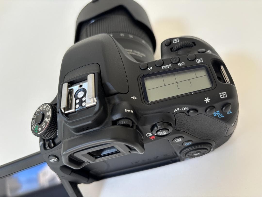 【美品完動品】Canon EOS 80D デジタル一眼レフカメラ