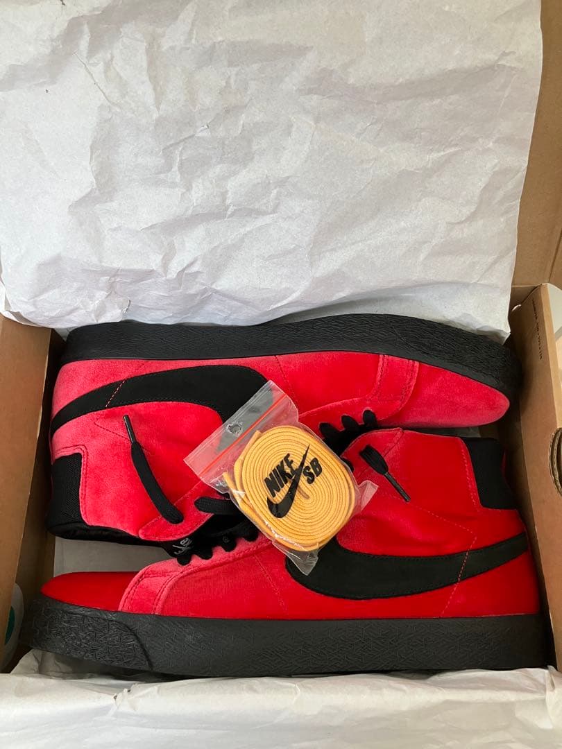 【ギザギザの流星 】NIKE SB ZOOM BLAZER MID