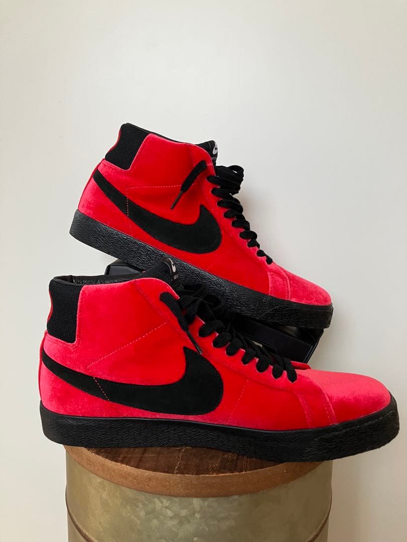【ギザギザの流星 】NIKE SB ZOOM BLAZER MID