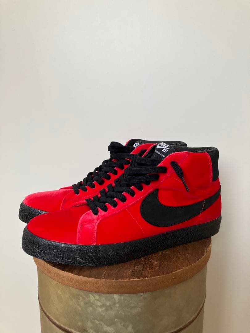 【ギザギザの流星 】NIKE SB ZOOM BLAZER MID