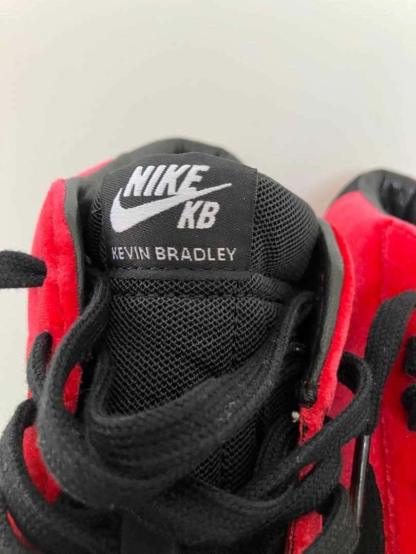 【ギザギザの流星 】NIKE SB ZOOM BLAZER MID